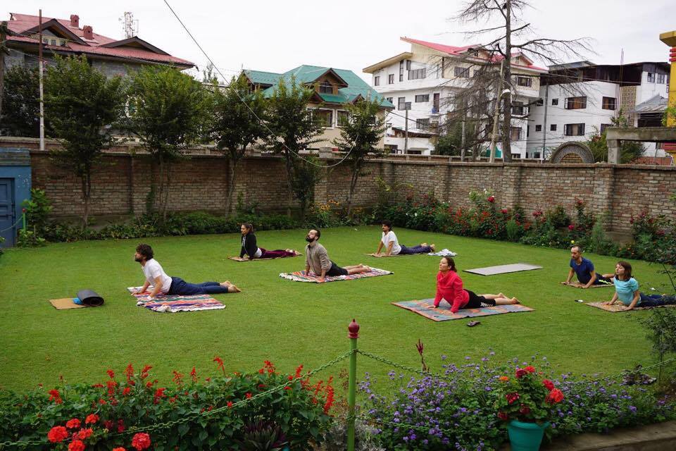 retreat yoga