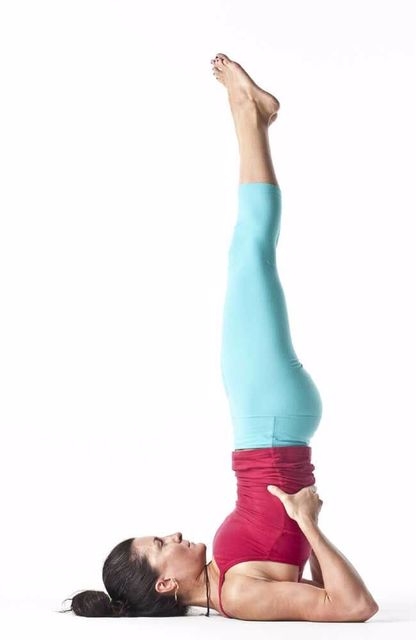 femeie-sarvangasana