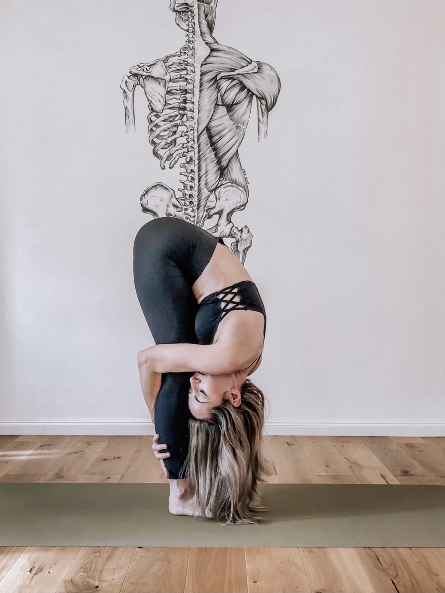 Iulia-Ciangă-instructor-yoga