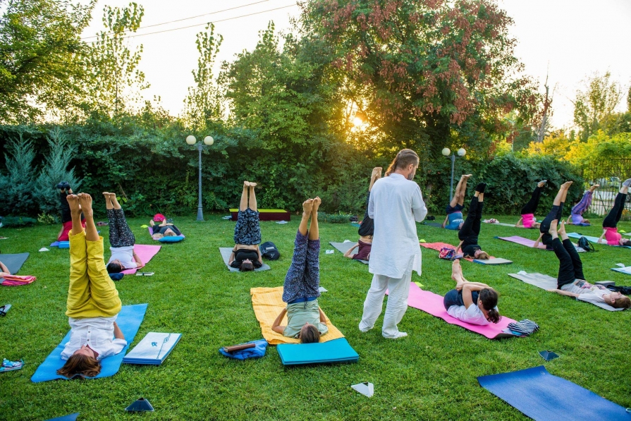 Școala-Hatha-Yoga-SEVA