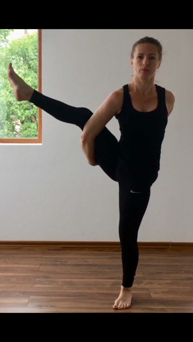 Luiza-Mihai-instructor-yoga