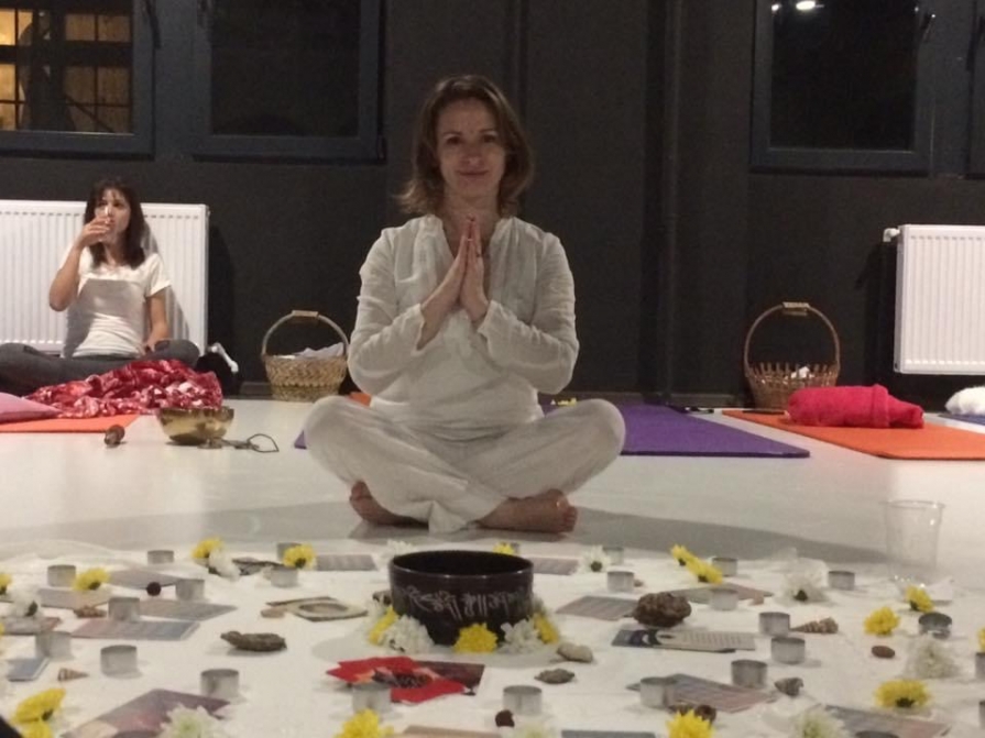 Luiza-Mihai-instructor-yoga