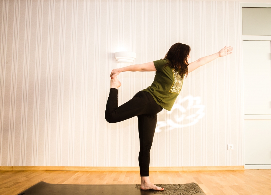 Ioana-Dambean-instructor-yoga