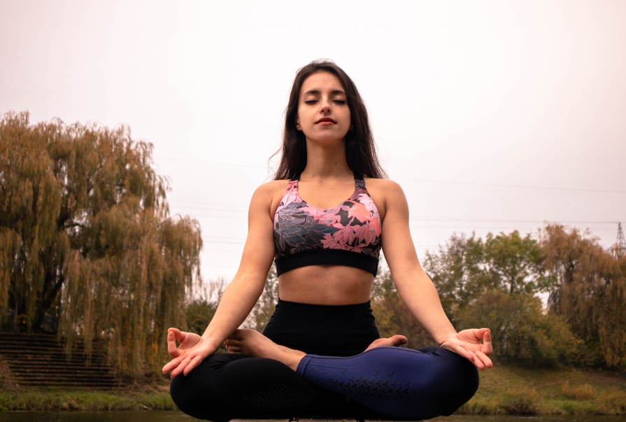 Geanina-Bahnean-instructor-yoga