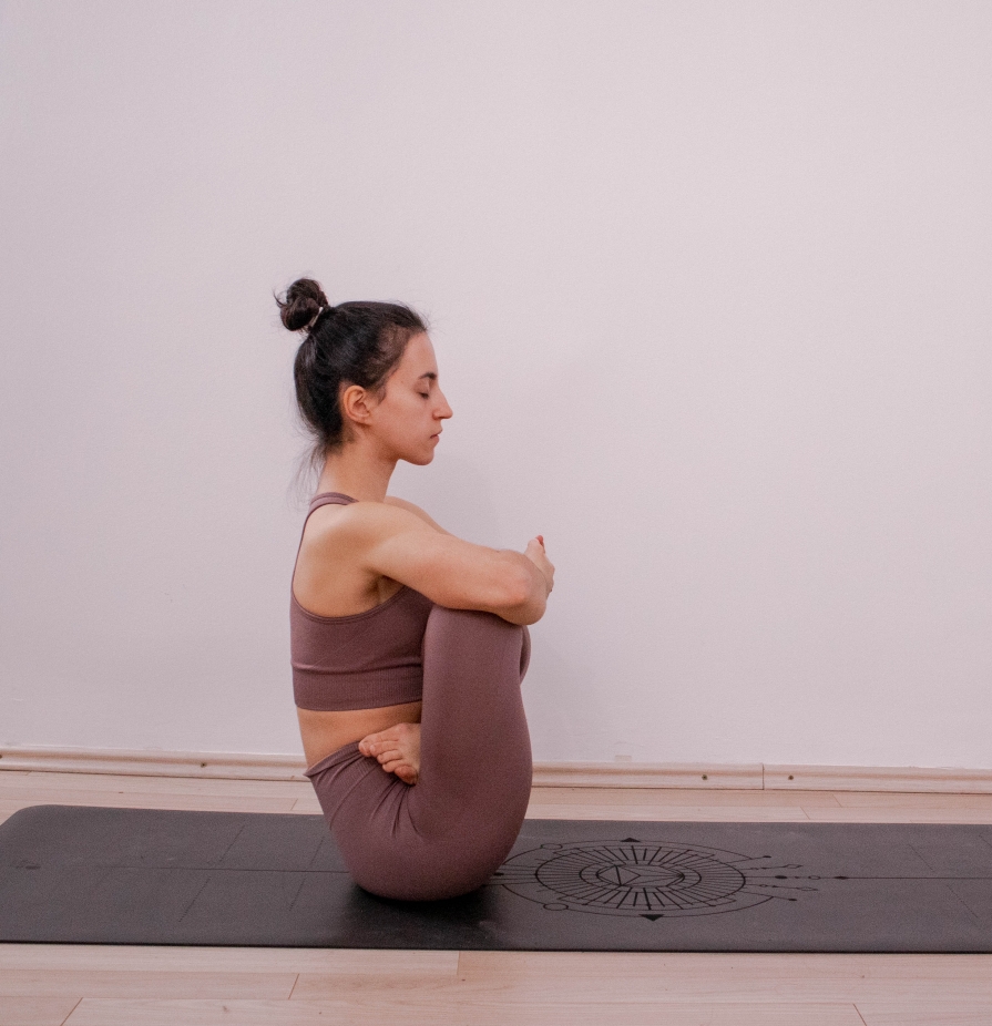 Geanina-Bahnean-instructor-yoga