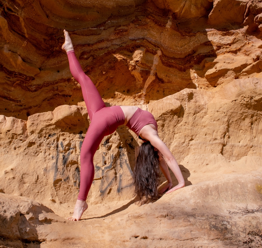 Geanina-Bahnean-instructor-yoga