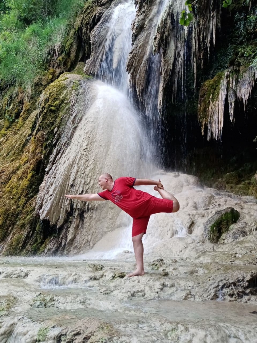 Emanuel-Lucian-Enache-instructor-yoga