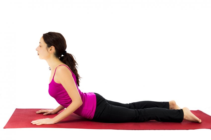 femeie-Bhujangasana