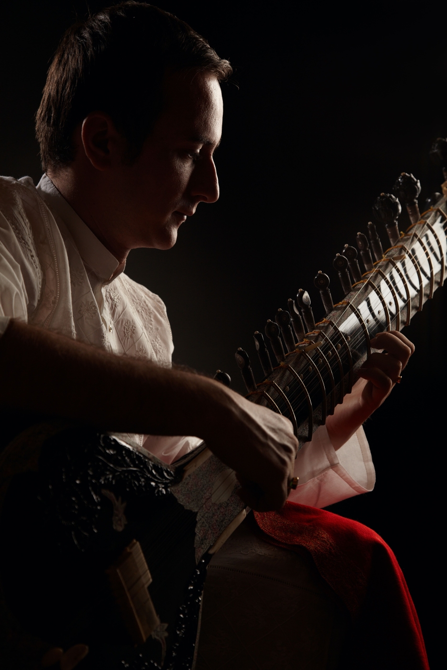 Victor-Mihai-Beliciu-sitar