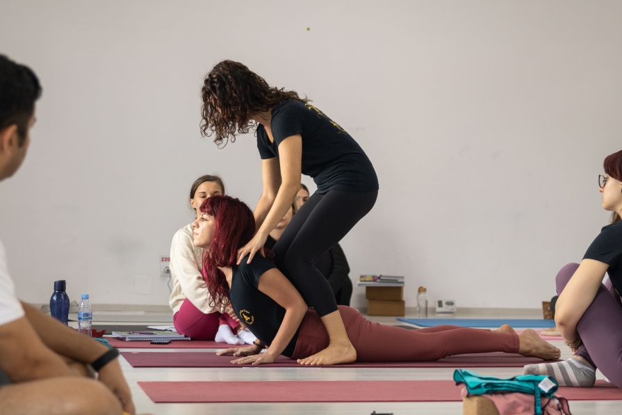 Andrada-Ciupeiu-instructor-yoga