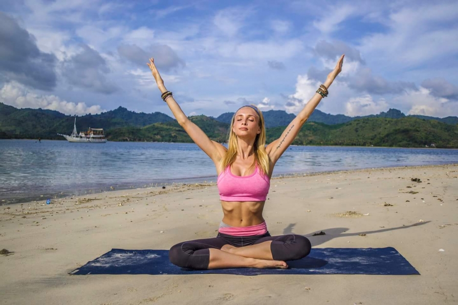 5 asane si 5 motive sa-ti incepi ziua cu yoga 5 asane si 5 motive sa-ti incepi ziua cu yoga