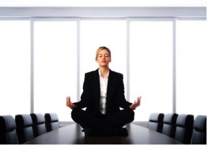 7 moduri în care meditația îți îmbunătățește performanțele de la locul de muncă