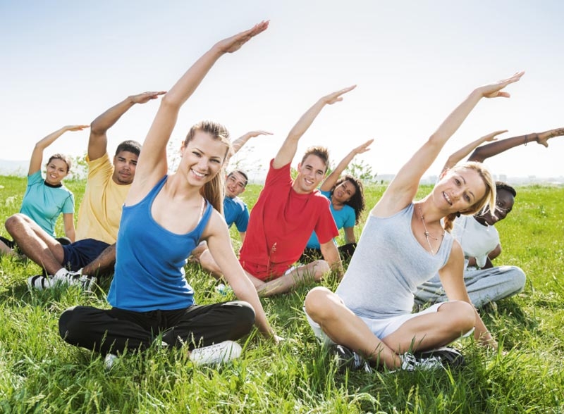 Adolescenții practica yoga Adolescenții practica yoga