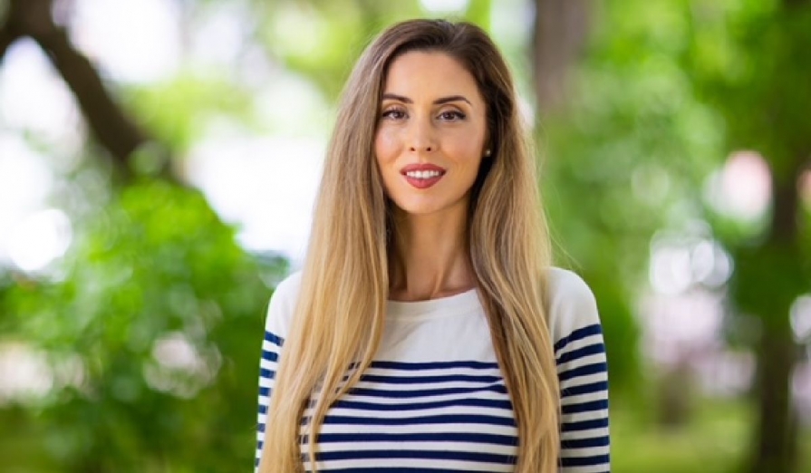 Adriana Ilea: „Odată ce nu mai simți că trăiești într-un univers ostil și separat de tine, totul se modifica în foarte bine.” Adriana-Ilea-Instructor-Yoga