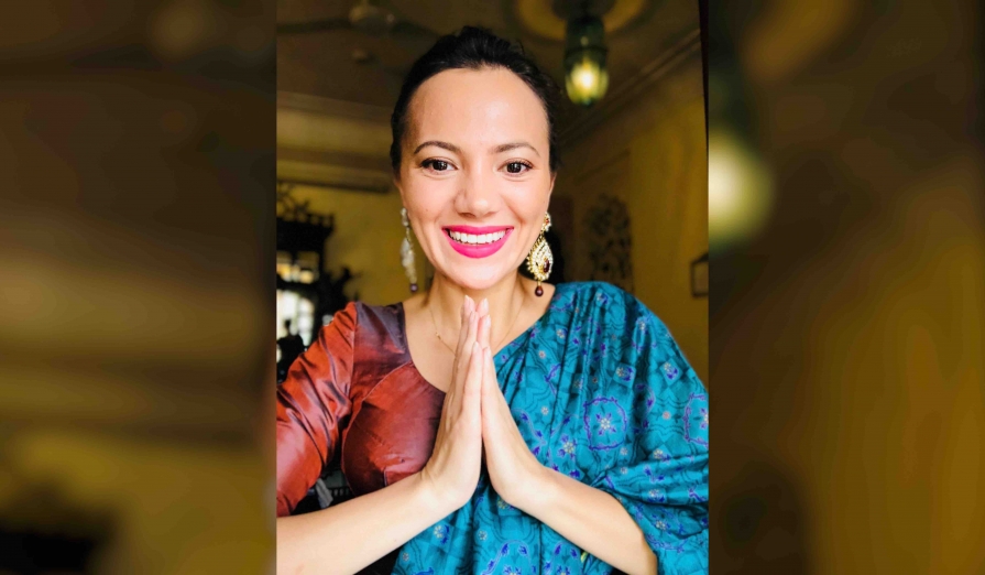 Alina Rateanu: „Yoga mi-a tradus ce este în esență conectarea.” Alina-Rateanu