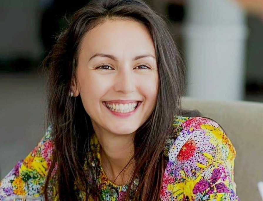 Alina Vasilache femeie-zambet-alina-vasilache