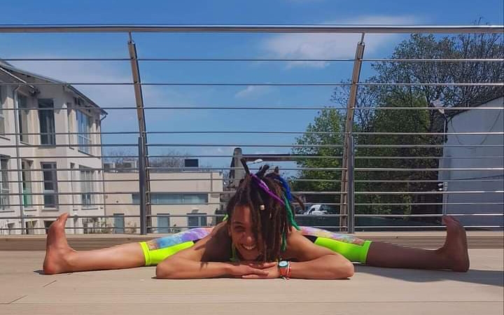 Andreea Baltateanu: „Yoga este întreaga frumusețe și naturalețe a vieții.” Andreea-Baltateanu-instructor-yoga