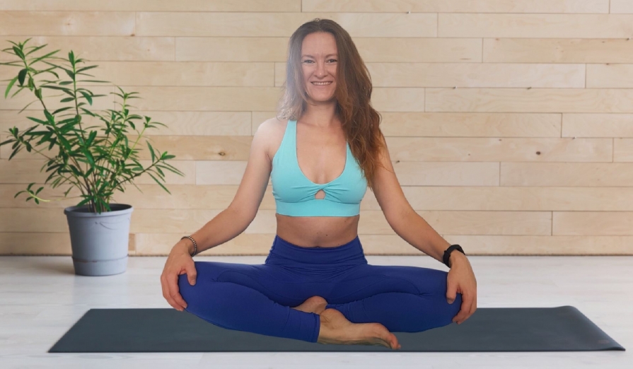 Andreea Cenușe: „Yoga mi-a schimbat complet percepția asupra vieții.” Andreea-Cenușe-instructor-yoga