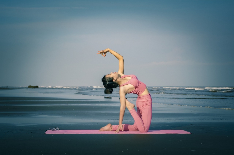 Asane pentru eliberarea de anxietate și stres femeie-asana