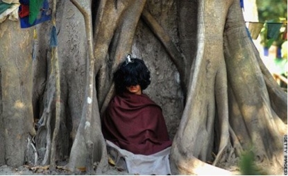 "Buddha Boy", băiatul de 15 ani care a meditat 10 luni încontinuu "Buddha Boy", băiatul de 15 ani care a meditat 10 luni încontinuu
