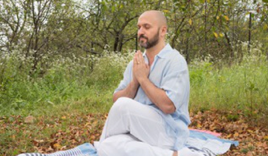 Călin Virgil: „Yoga înseamnă viață trăită în armonie” calin-virgil-instructor-yoga