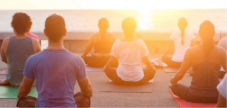 Consumerismul în industria yoga - Partea I yoga-industriala-grup-yoga