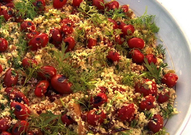 Cușcuș cu roșii cherry la grill couscous-rosii-cherry-ierburi
