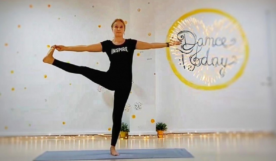Denisa Stanciu: Yoga este despre energia autenticității Denisa-stanciu-yoga
