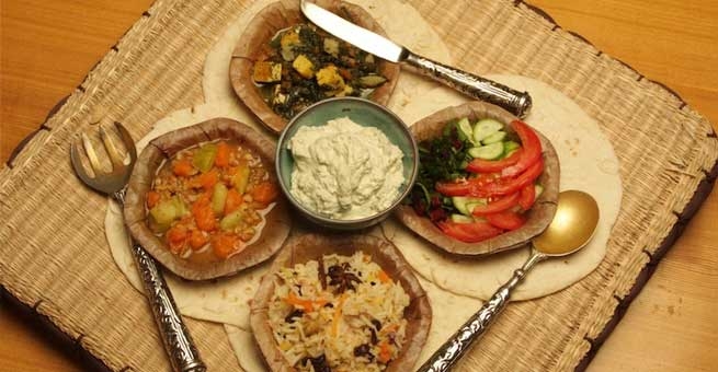 Ghid pentru începători: Cum să mănânci precum un yoghin