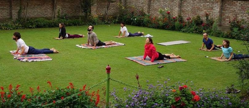 Hatha yoga si ayurveda sunt complementare pentru sanatate fizica si evolutie spirituala Hatha yoga si ayurveda sunt complementare pentru sanatate fizica si evolutie spirituala