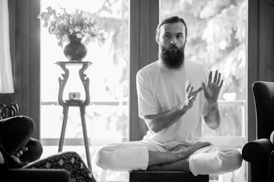 Interviu Cosmin Cobuz: “Yoga constienta mi se pare a fi un pleonasm” Interviu Cosmin Cobuz: “Yoga constienta mi se pare a fi un pleonasm”