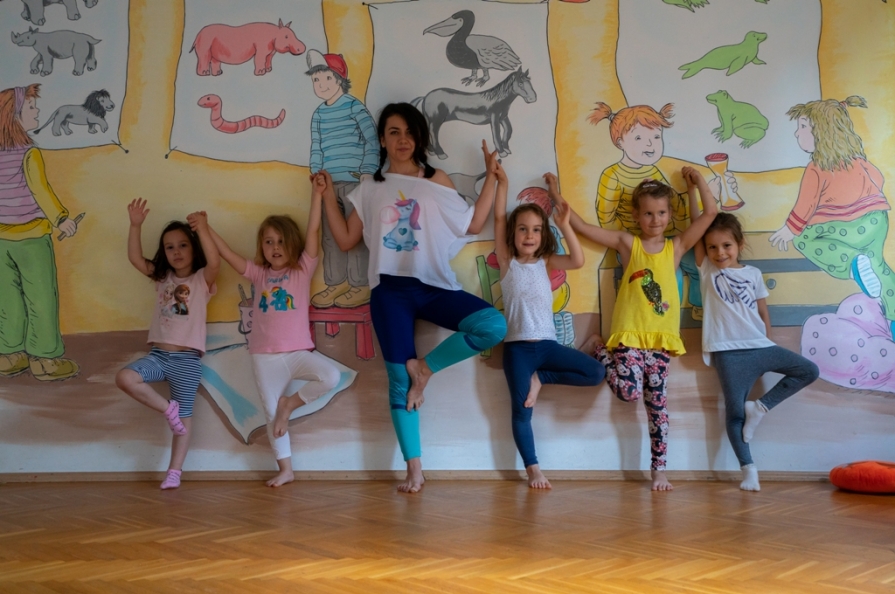 Interviu Elena Nasta: “Am ales sa fac yoga cu copii pentru ca iubesc prezenta lor, naturaletea si energia lor” Interviu Elena Nasta: “Am ales sa fac yoga cu copii pentru ca iubesc prezenta lor, naturaletea si energia lor”