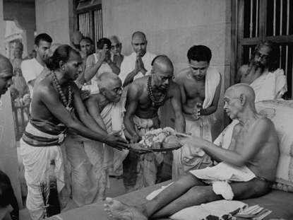 R Maharashi: Toate gandurile provin din inima; inima e locul din care izvorasc si prana si cuvintele" R Maharashi: Toate gandurile provin din inima; inima e locul din care izvorasc si prana si cuvintele"