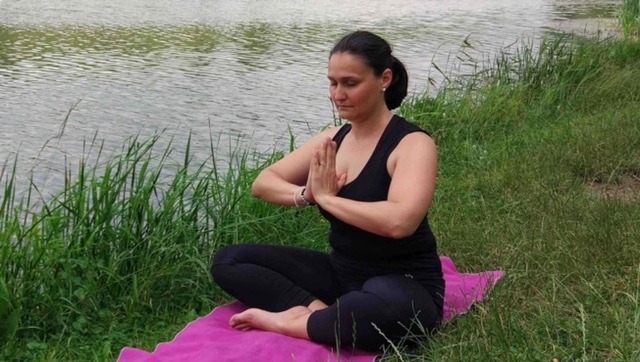 Ioana Mohanu: „Practica yoga îmbrăca orice formă în care îţi aduci atenţia în AICI şi ACUM” Ioana-Mohanu