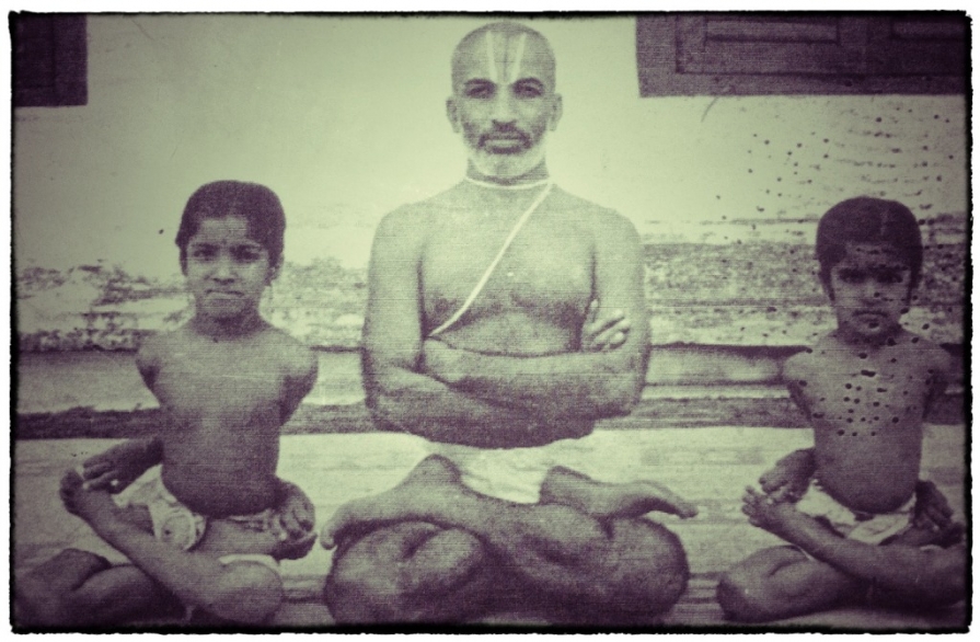 Krishnamacharya, fondatorul practicii yoga moderne Krishnamacharya, fondatorul practicii yoga moderne