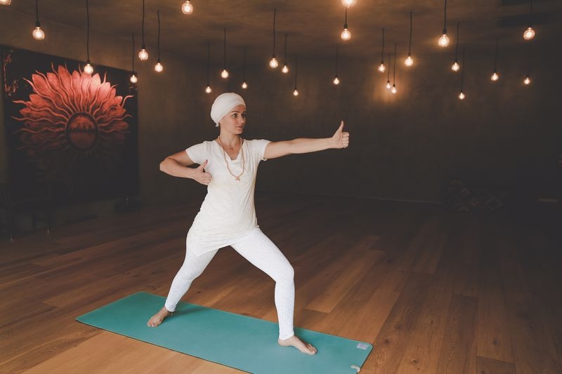 Laura Ungureanu: „Yoga este instrumentul care deschide porțile percepției” femeie-yoga-asana