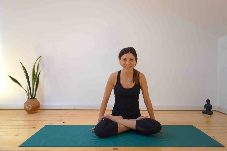 Lavinia Nistor: „Yoga m-a ajutat și mă ajută să nu mă mai împotrivesc vieții” lavinia-nistor
