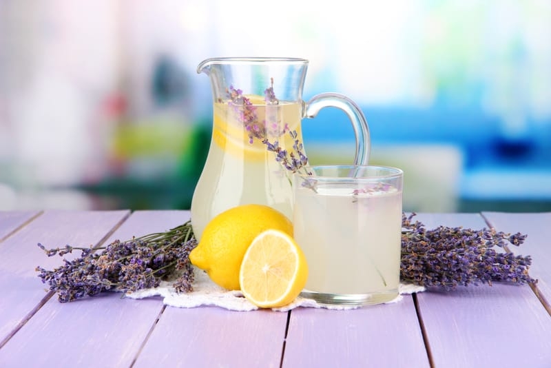 Limonada cu lavanda, bautura racoritoare cu multiple proprietati terapeutice Limonada cu lavanda, bautura racoritoare cu multiple proprietati terapeutice