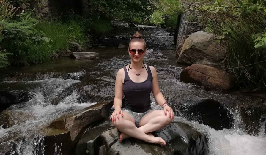 Luiza Mihai: „Yoga este refugiul meu.” luiza-mihai-instructor-yoga