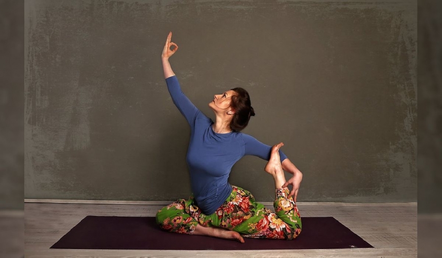 Maria Doboș: „Yoga este călătoria de la tine spre tine, prin tine.” Maria-Doboș-instructor-yoga