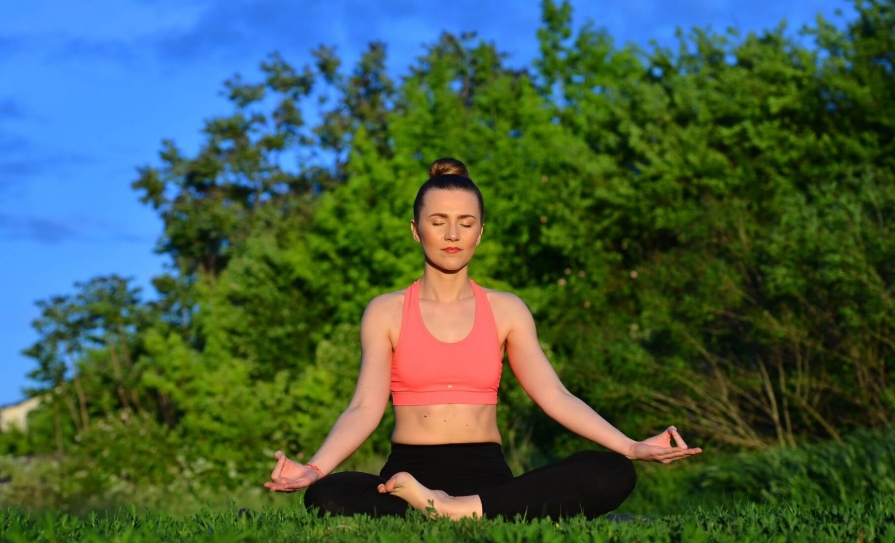femeie-asana-meditatie
