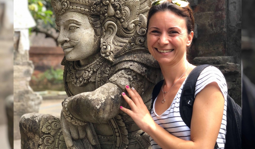 Marta Roșu: „Yoga este filozofia mea de viața” Marta-Roșu-statueta-bali