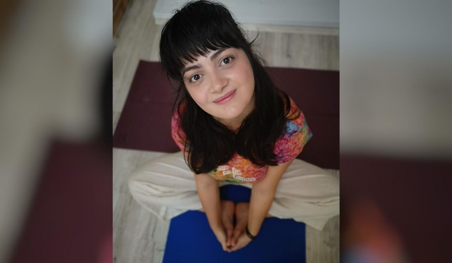 Melania Strâmbeanu: „Yoga reprezintă pentru mine recunoașterea unității.” Melania-Strâmbeanu-instructor-yoga