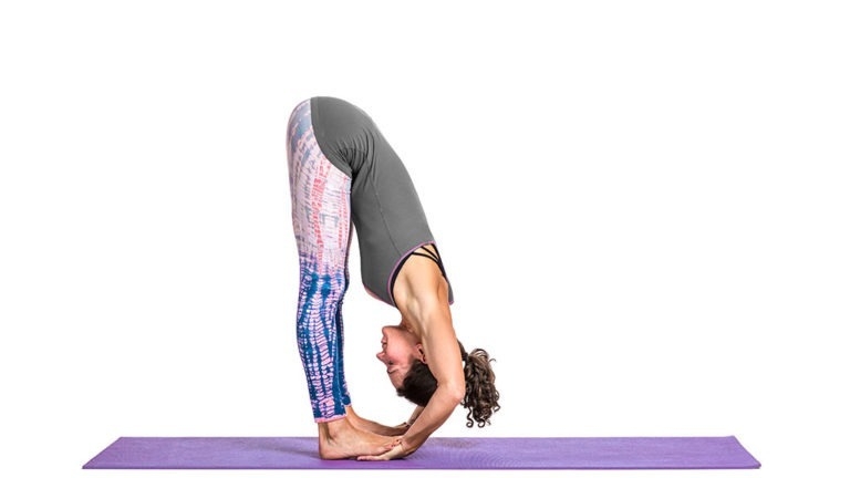 padahastasana femeie-padahastasana