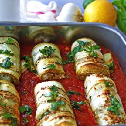 Reteta vegana: Rulouri de vanata, umplute cu ricotta Reteta vegana: Rulouri de vanata, umplute cu ricotta