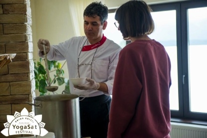 Reteta vegetariana: curry de mazare si conopida Reteta vegetariana: curry de mazare si conopida