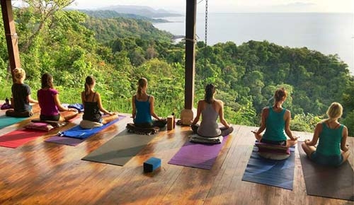 Retreaturile de yoga – între vacanță și asceză yoga-retreat