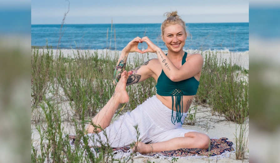 Roxana Dumitrescu: „Yoga mi-a deschis mult orizontul în ceea ce înseamnă iubire, acceptare, evoluție, relaționare. ” Roxana-Dumitrescu-instructor-yoga