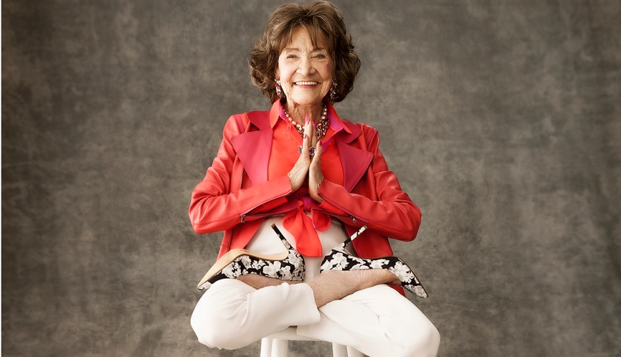 Secretele si viata lui Tao Porchon Lynch, cea mai longeviva profesoara de yoga din lume, record la 101 ani Secretele si viata lui Tao Porchon Lynch, cea mai longeviva profesoara de yoga din lume, record la 101 ani