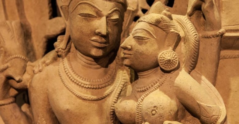 Shiva și Shakti – Uniunea Divină a Conștiinței și a Energiei statuie-shiva-shakti-tantra